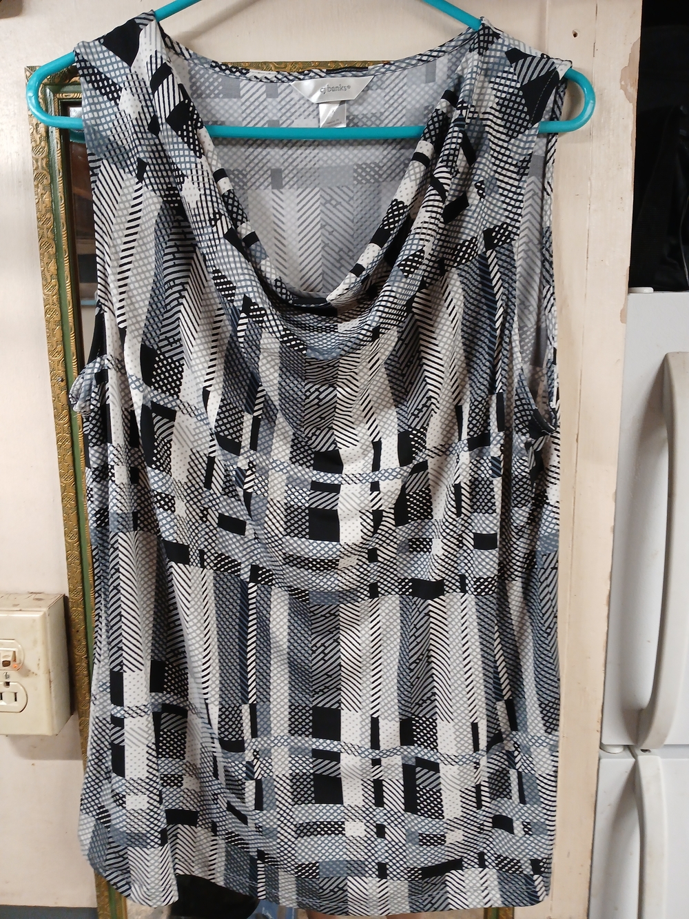 CJ Banks Black and White Geometric Sleeveless Top
